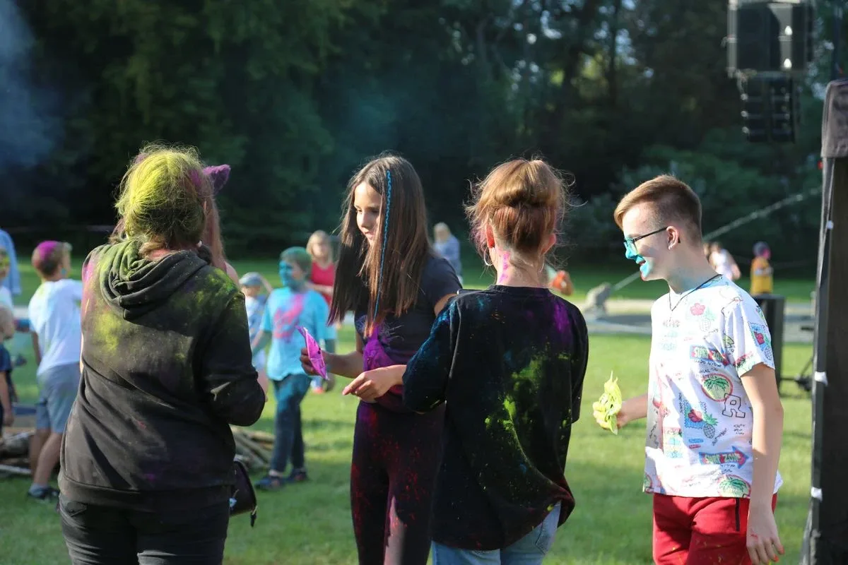 Tak się bawili mieszkańcy Komorowa i okolic na kolorowym festiwalu (zdjęcia)