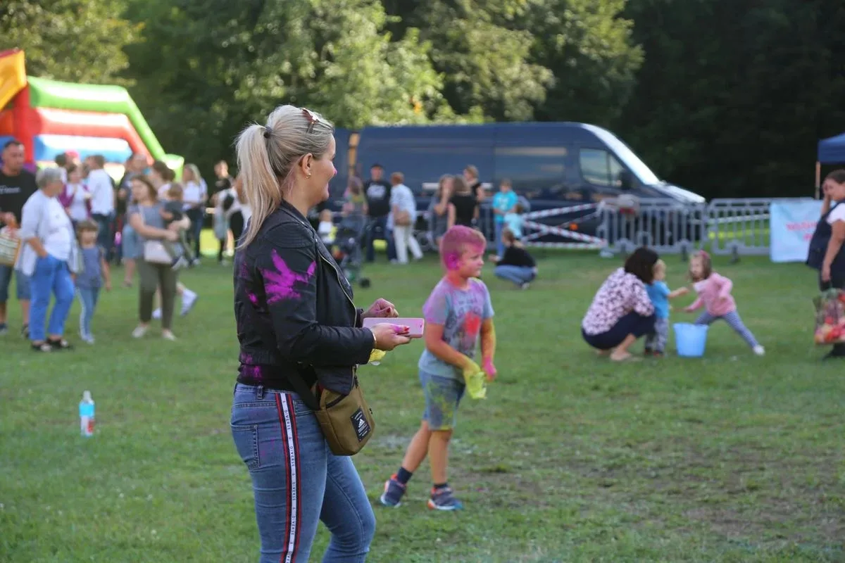 Tak się bawili mieszkańcy Komorowa i okolic na kolorowym festiwalu (zdjęcia)