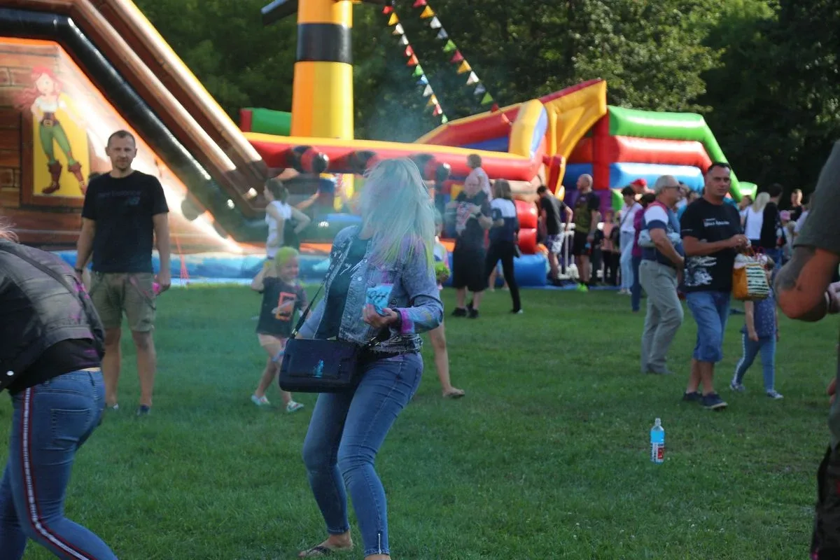 Tak się bawili mieszkańcy Komorowa i okolic na kolorowym festiwalu (zdjęcia)