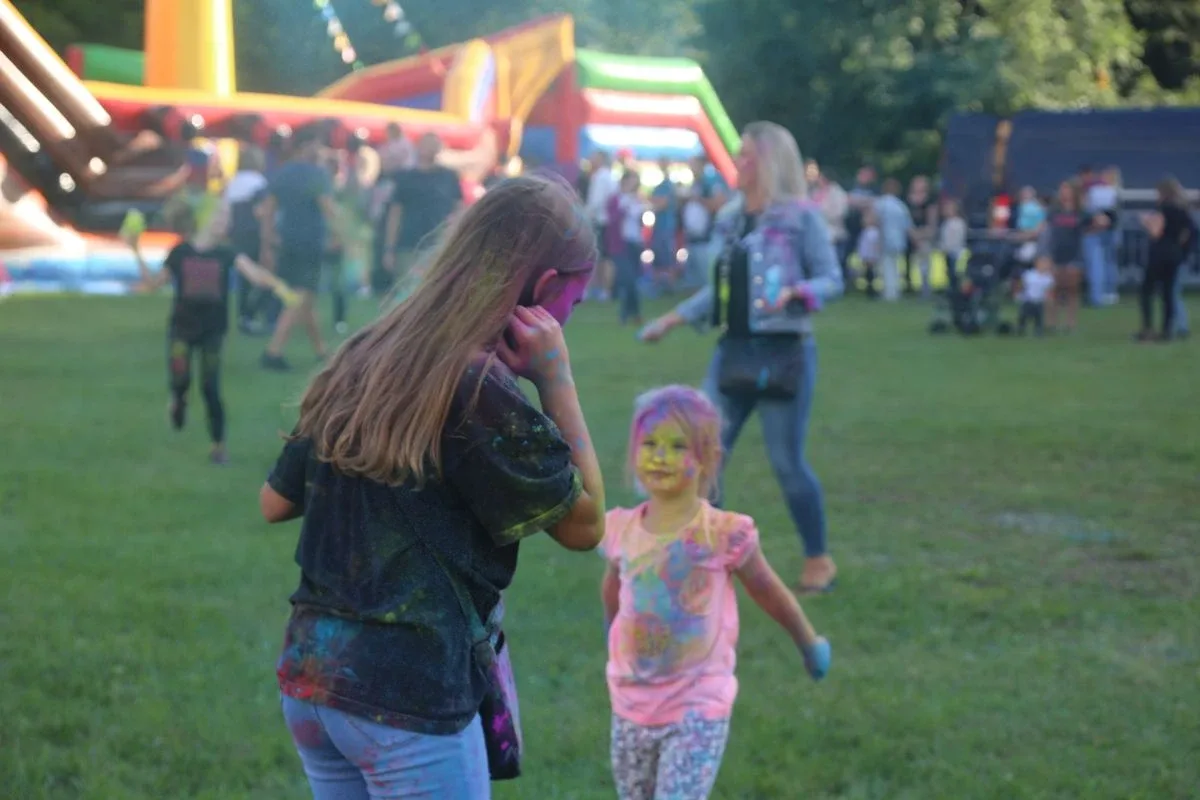 Tak się bawili mieszkańcy Komorowa i okolic na kolorowym festiwalu (zdjęcia)