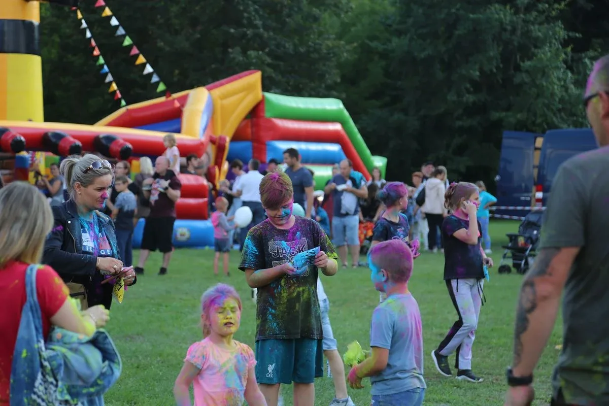 Tak się bawili mieszkańcy Komorowa i okolic na kolorowym festiwalu (zdjęcia)