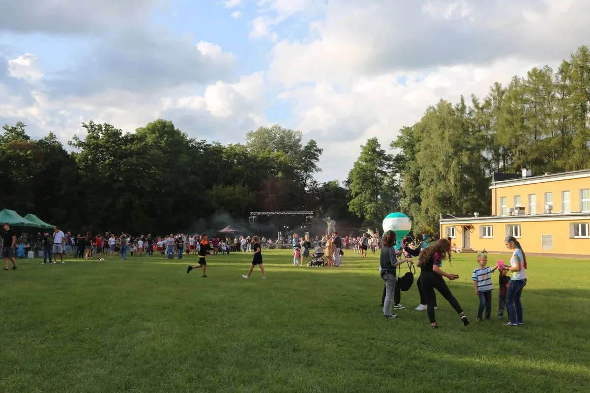 Tak się bawili mieszkańcy Komorowa i okolic na kolorowym festiwalu (zdjęcia)