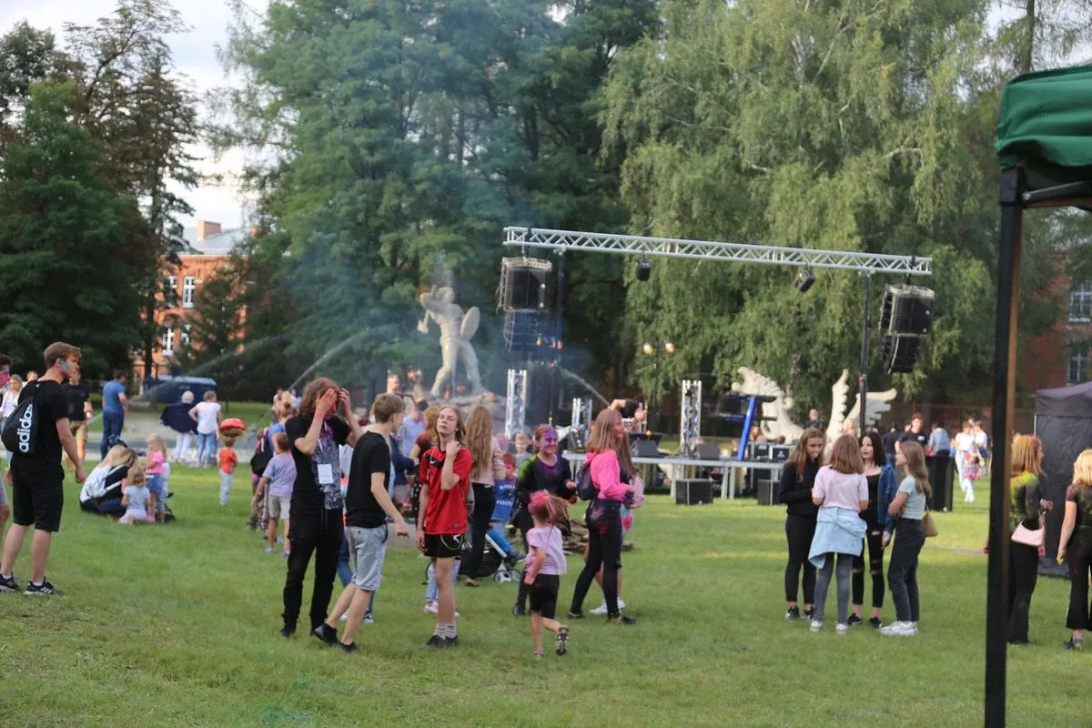 Tak się bawili mieszkańcy Komorowa i okolic na kolorowym festiwalu (zdjęcia)