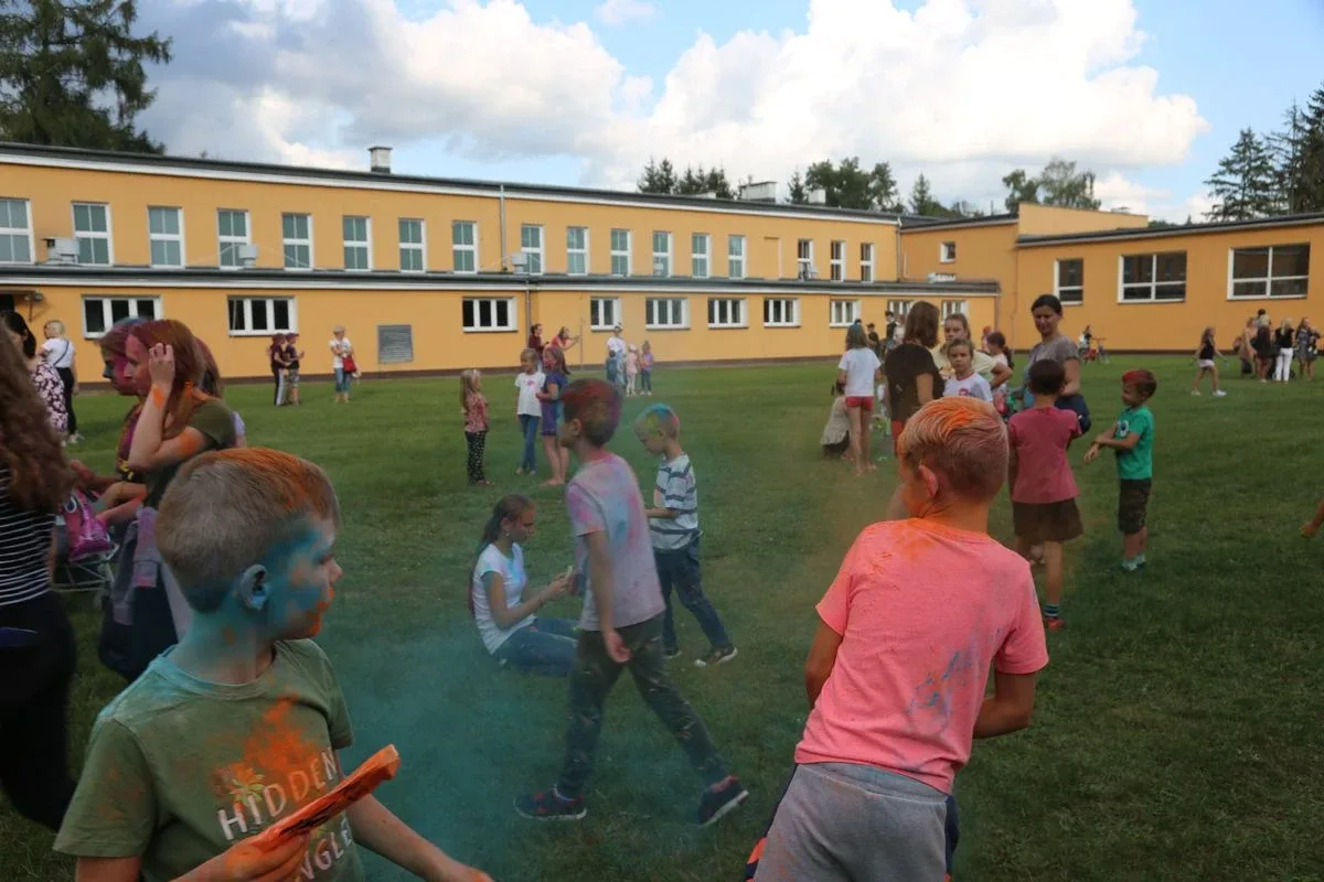 Tak się bawili mieszkańcy Komorowa i okolic na kolorowym festiwalu (zdjęcia)