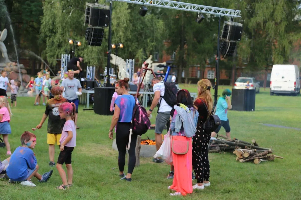 Tak się bawili mieszkańcy Komorowa i okolic na kolorowym festiwalu (zdjęcia)
