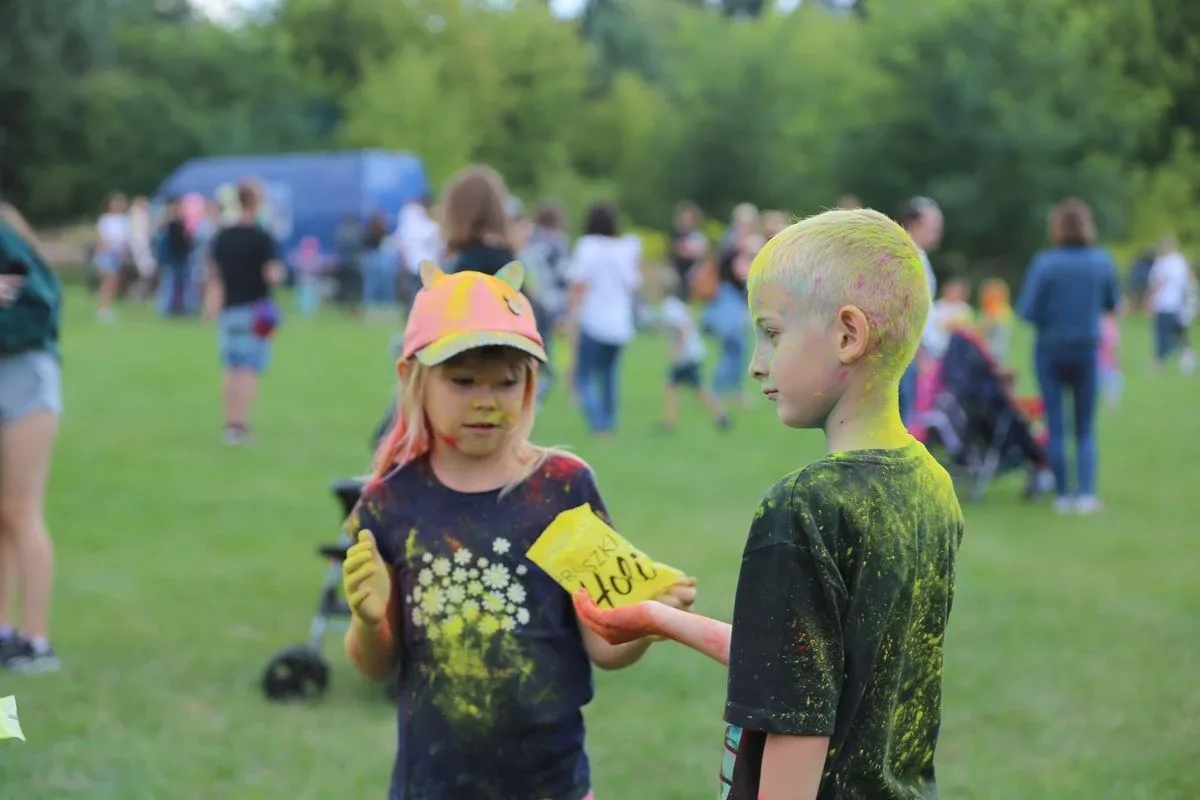 Tak się bawili mieszkańcy Komorowa i okolic na kolorowym festiwalu (zdjęcia)