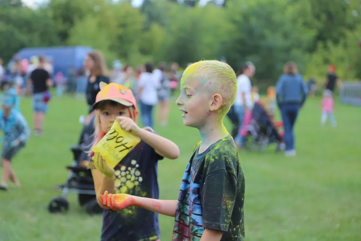 Tak się bawili mieszkańcy Komorowa i okolic na kolorowym festiwalu (zdjęcia)