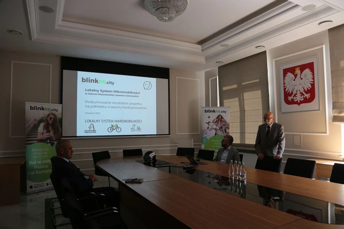 Podsumowanie programu wynajmu skuterów elektrycznych blinkee.city w powiecie ostrowskim (zdjęcia)