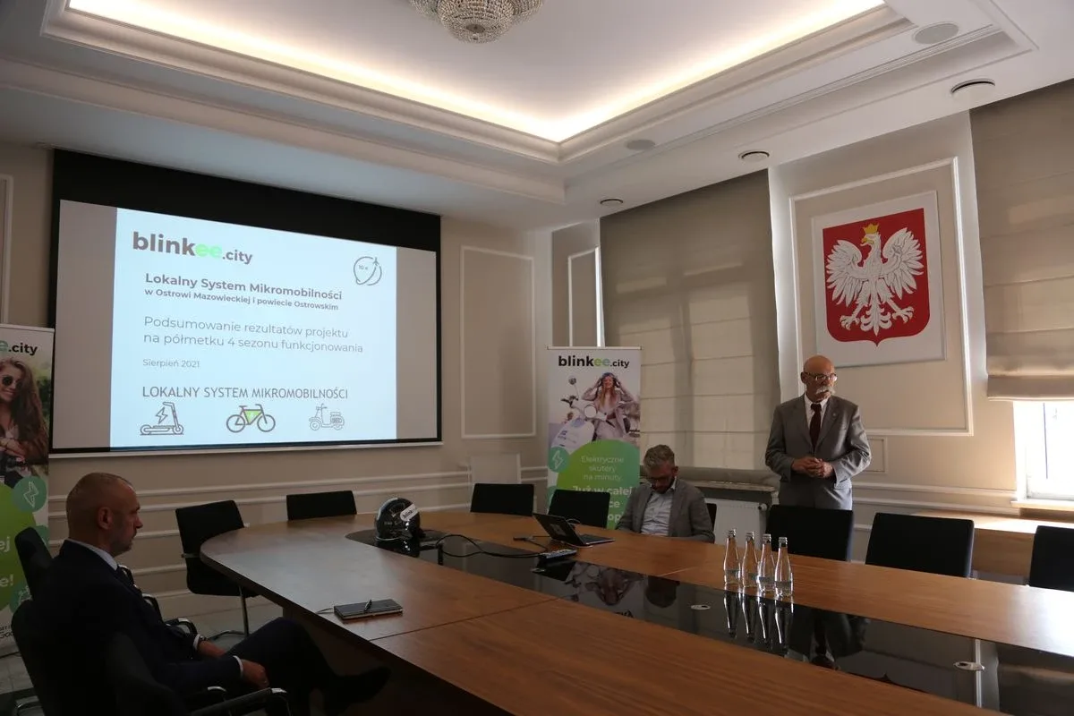 Podsumowanie programu wynajmu skuterów elektrycznych blinkee.city w powiecie ostrowskim (zdjęcia)