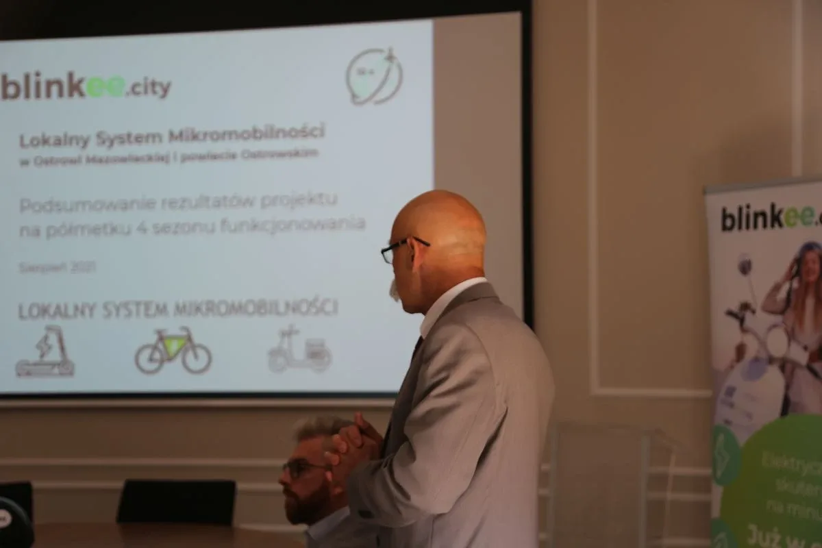 Podsumowanie programu wynajmu skuterów elektrycznych blinkee.city w powiecie ostrowskim (zdjęcia)