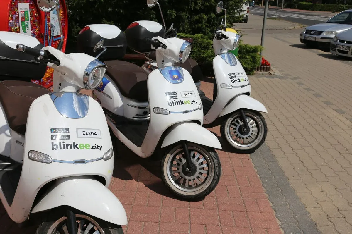 Podsumowanie programu wynajmu skuterów elektrycznych blinkee.city w powiecie ostrowskim (zdjęcia)