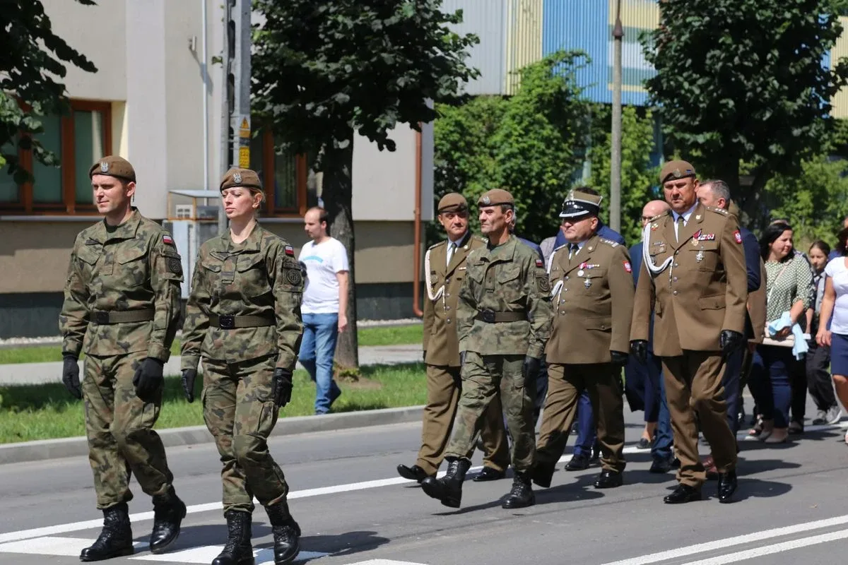 Uroczysty pogrzeb żołnierza w Ostrowi Mazowieckiej (zdjęcia)