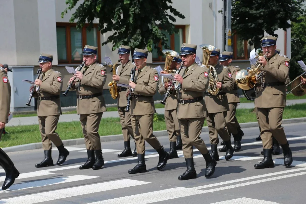Uroczysty pogrzeb żołnierza w Ostrowi Mazowieckiej (zdjęcia)