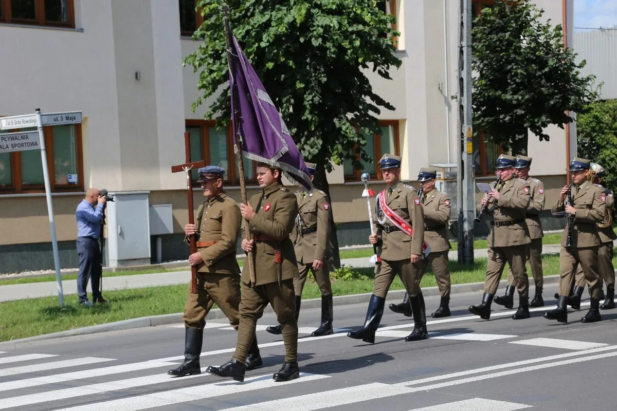 Uroczysty pogrzeb żołnierza w Ostrowi Mazowieckiej (zdjęcia)