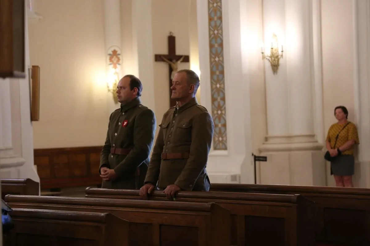 Uroczysty pogrzeb żołnierza w Ostrowi Mazowieckiej (zdjęcia)