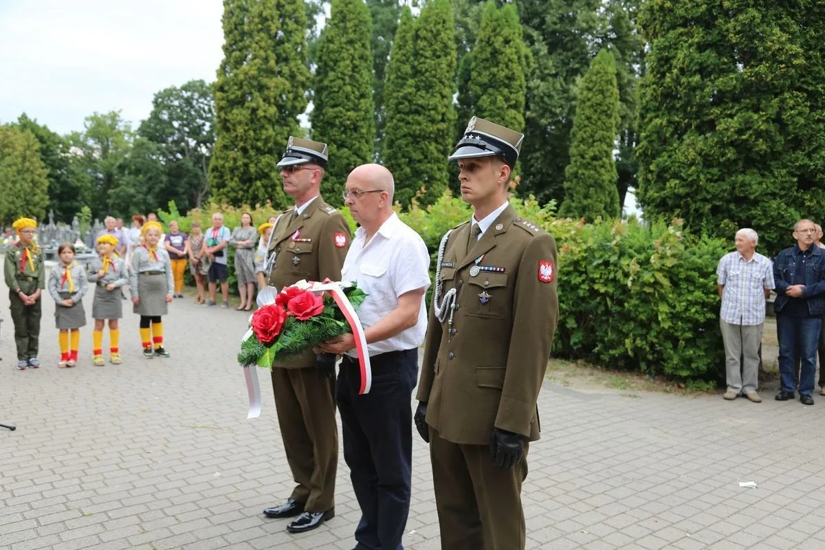 Mieszkańcy Ostrowi Mazowieckiej uczcili pamięć bohaterów Powstania Warszawskiego