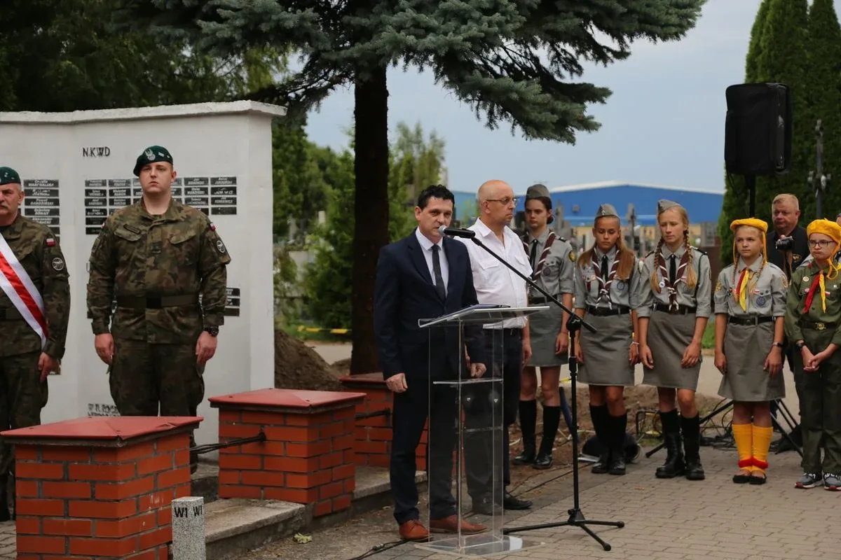 Mieszkańcy Ostrowi Mazowieckiej uczcili pamięć bohaterów Powstania Warszawskiego