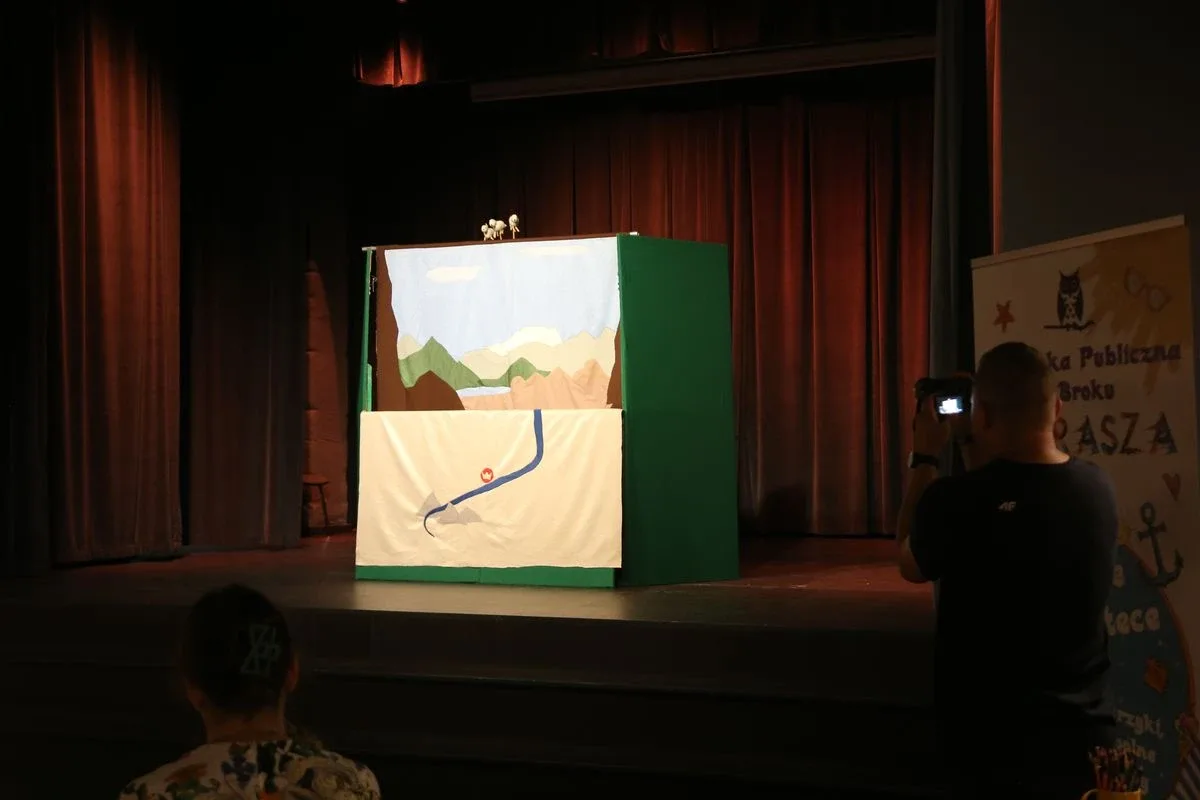 Pierwszy w ramach cyklu niedzielnych spotkań teatralnych spektakl w Bibliotece Publicznej w Broku (zdjęcia)
