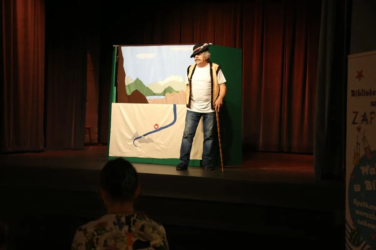 Pierwszy w ramach cyklu niedzielnych spotkań teatralnych spektakl w Bibliotece Publicznej w Broku (zdjęcia)