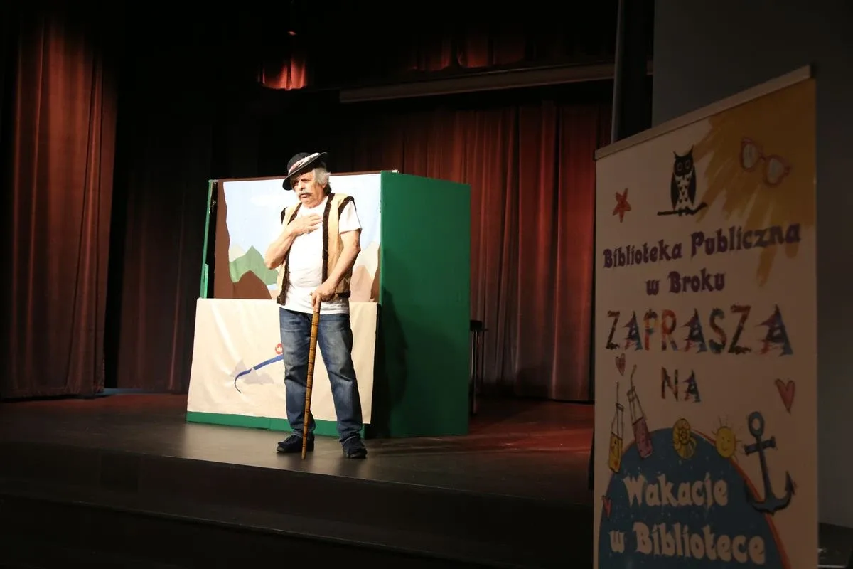 Pierwszy w ramach cyklu niedzielnych spotkań teatralnych spektakl w Bibliotece Publicznej w Broku (zdjęcia)