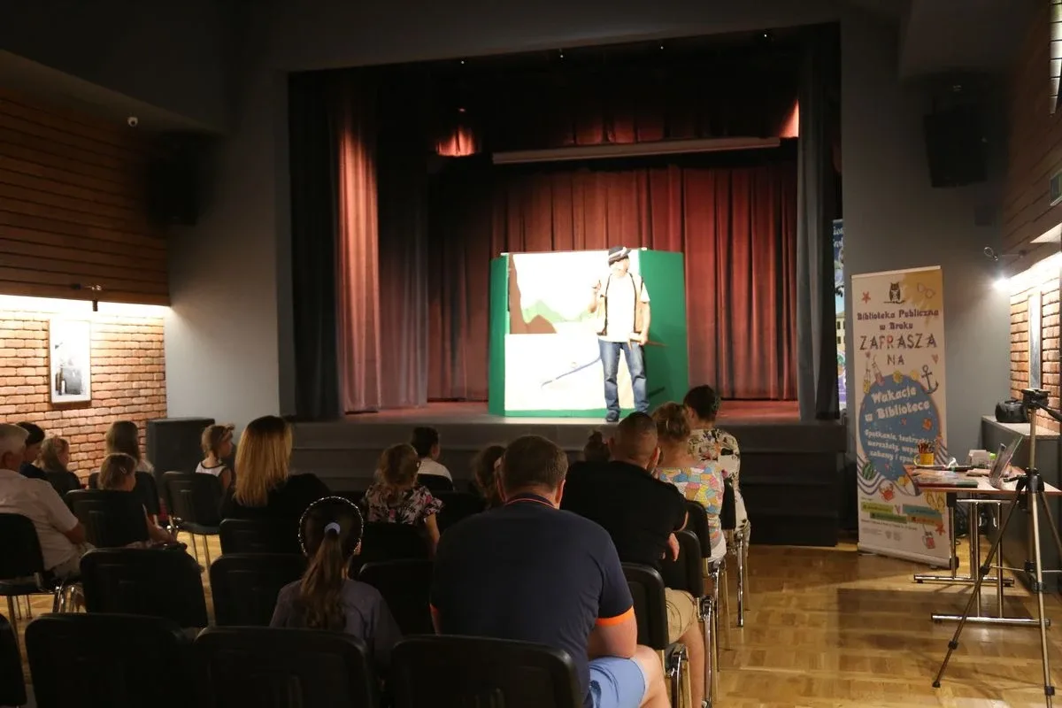 Pierwszy w ramach cyklu niedzielnych spotkań teatralnych spektakl w Bibliotece Publicznej w Broku (zdjęcia)