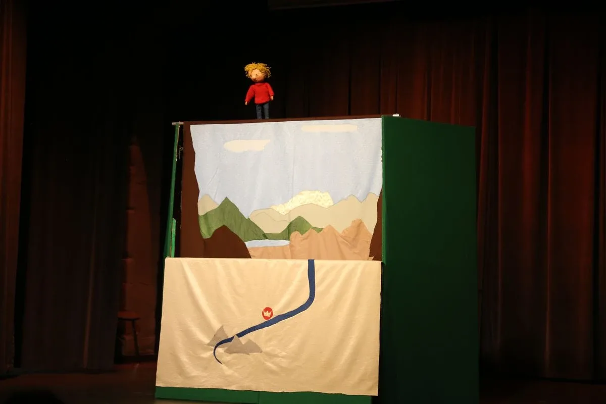 Pierwszy w ramach cyklu niedzielnych spotkań teatralnych spektakl w Bibliotece Publicznej w Broku (zdjęcia)