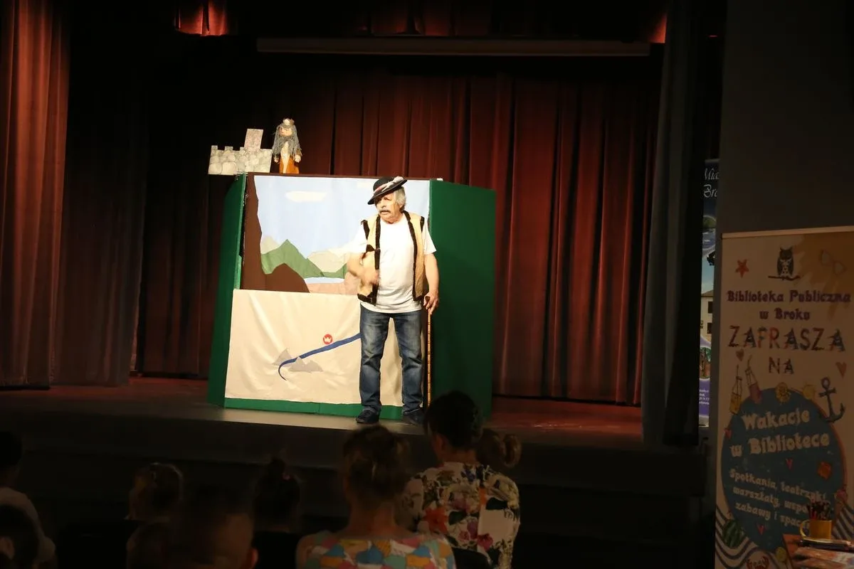 Pierwszy w ramach cyklu niedzielnych spotkań teatralnych spektakl w Bibliotece Publicznej w Broku (zdjęcia)