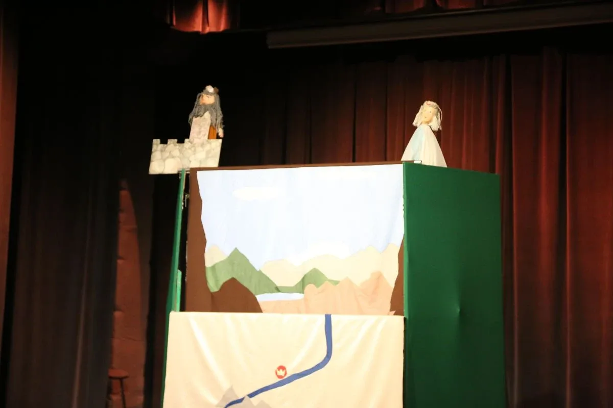 Pierwszy w ramach cyklu niedzielnych spotkań teatralnych spektakl w Bibliotece Publicznej w Broku (zdjęcia)