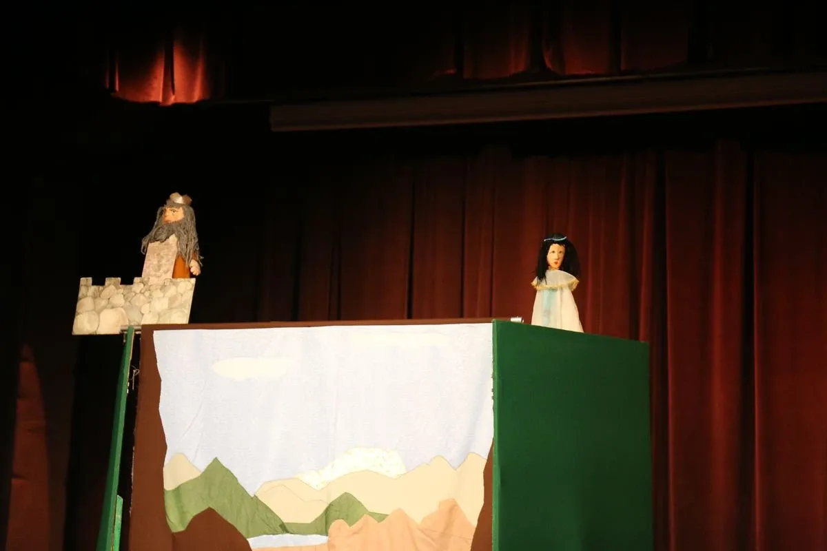Pierwszy w ramach cyklu niedzielnych spotkań teatralnych spektakl w Bibliotece Publicznej w Broku (zdjęcia)