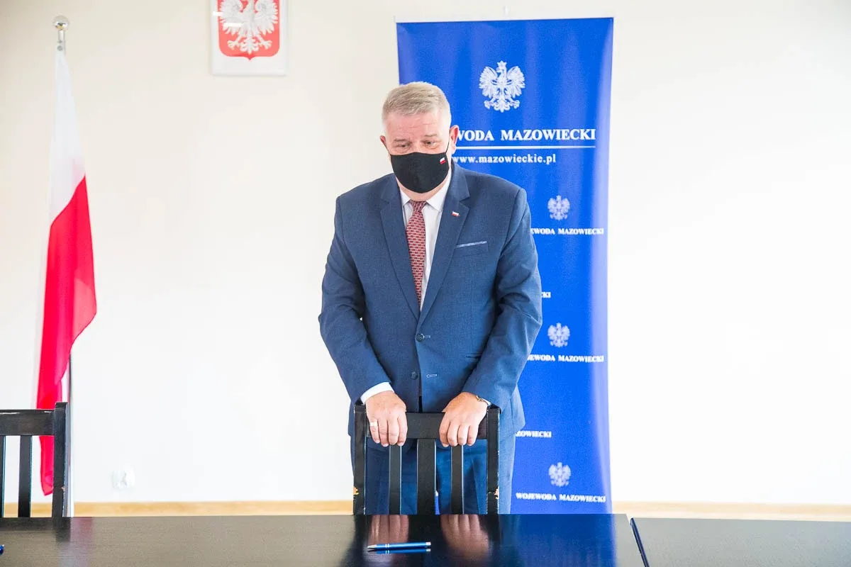 Podpisanie umów w ramach Rządowego Funduszu Rozwoju Dróg dla gmin (zdjęcia)