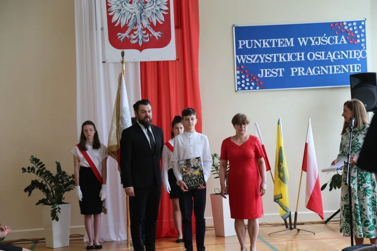 Zakończenie roku szkolnego w Szkole Podstawowej nr 4 w Ostrowi Mazowieckiej (zdjęcia)