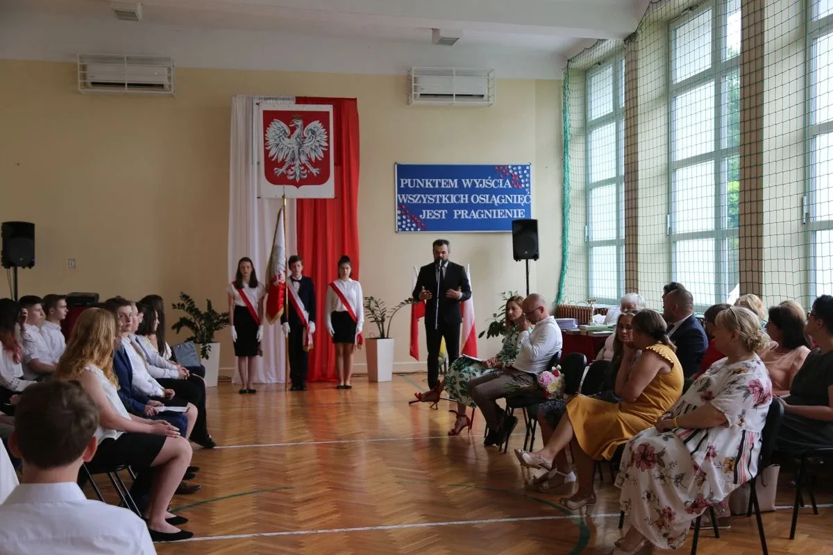 Zakończenie roku szkolnego w Szkole Podstawowej nr 4 w Ostrowi Mazowieckiej (zdjęcia)