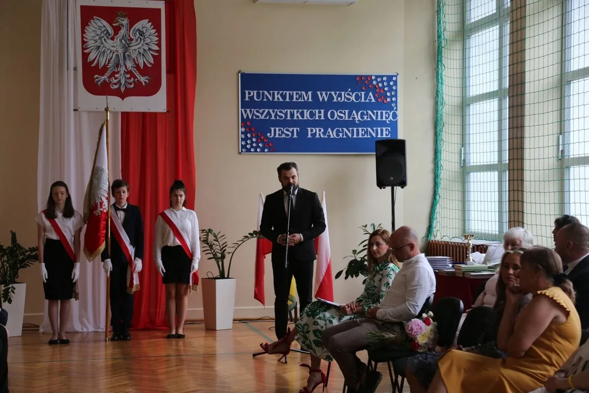 Zakończenie roku szkolnego w Szkole Podstawowej nr 4 w Ostrowi Mazowieckiej (zdjęcia)