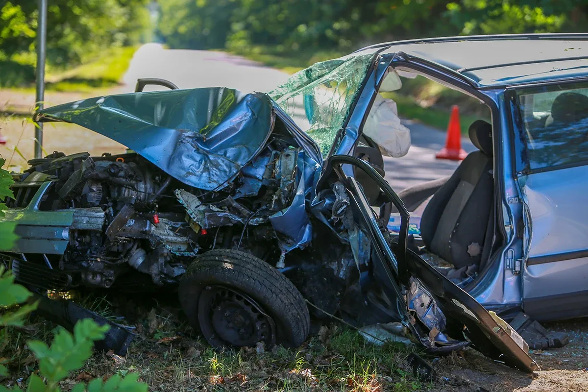 Wypadek w Starej Grabownicy. Strażacy rozcinali volkswagena (zdjęcia, aktualizacja)