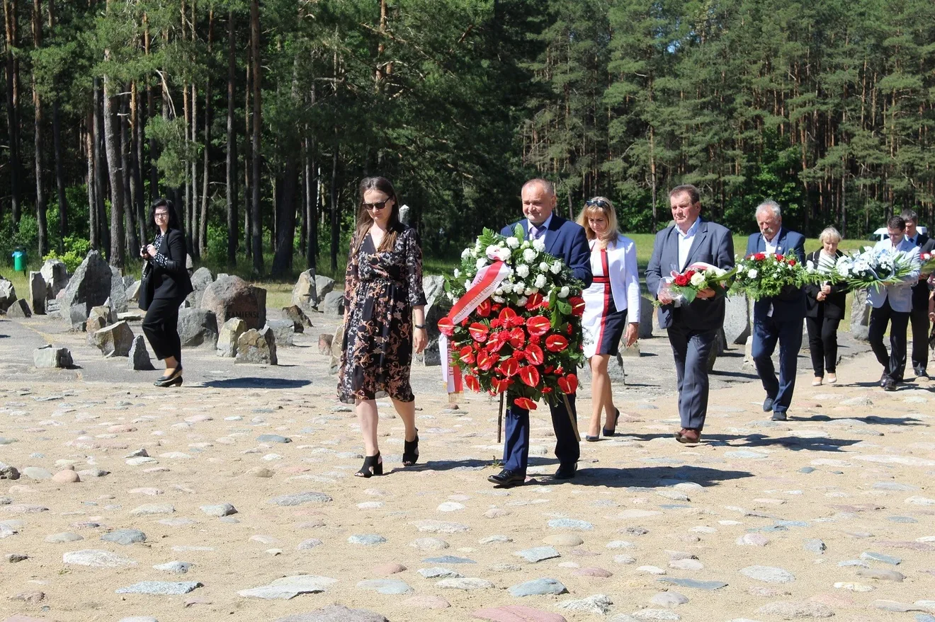 Uroczyste obchody Narodowego Dnia Pamięci Ofiar Niemieckich Nazistowskich Obozów Koncentracyjnych i Obozów Zagłady (zdjęcia)