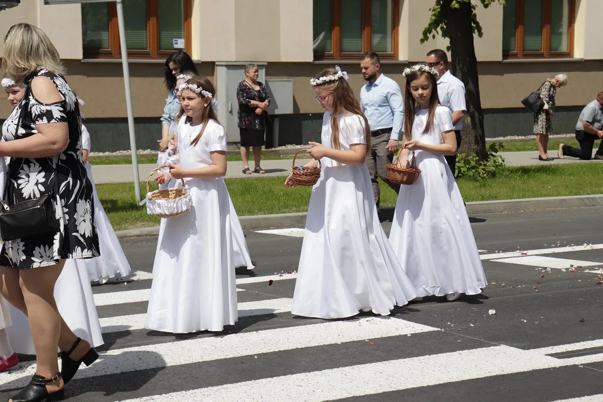 Uroczystości Bożego Ciała w parafii WNMP (zdjęcia)