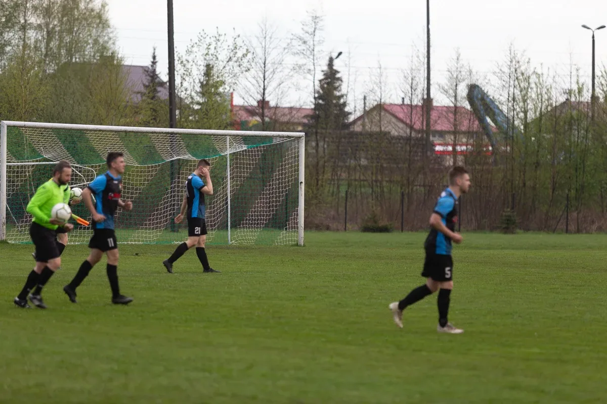 Jastrząb poleciał do domu bez punktów. MKS Małkinia górą. Trener miał nosa (zdjęcia)