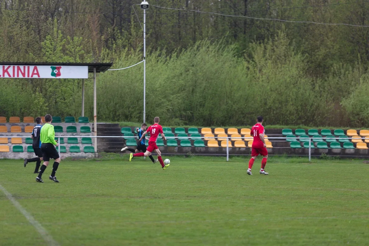 Jastrząb poleciał do domu bez punktów. MKS Małkinia górą. Trener miał nosa (zdjęcia)