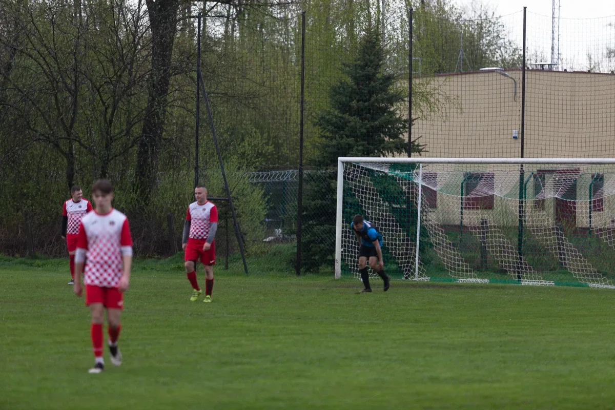 Jastrząb poleciał do domu bez punktów. MKS Małkinia górą. Trener miał nosa (zdjęcia)