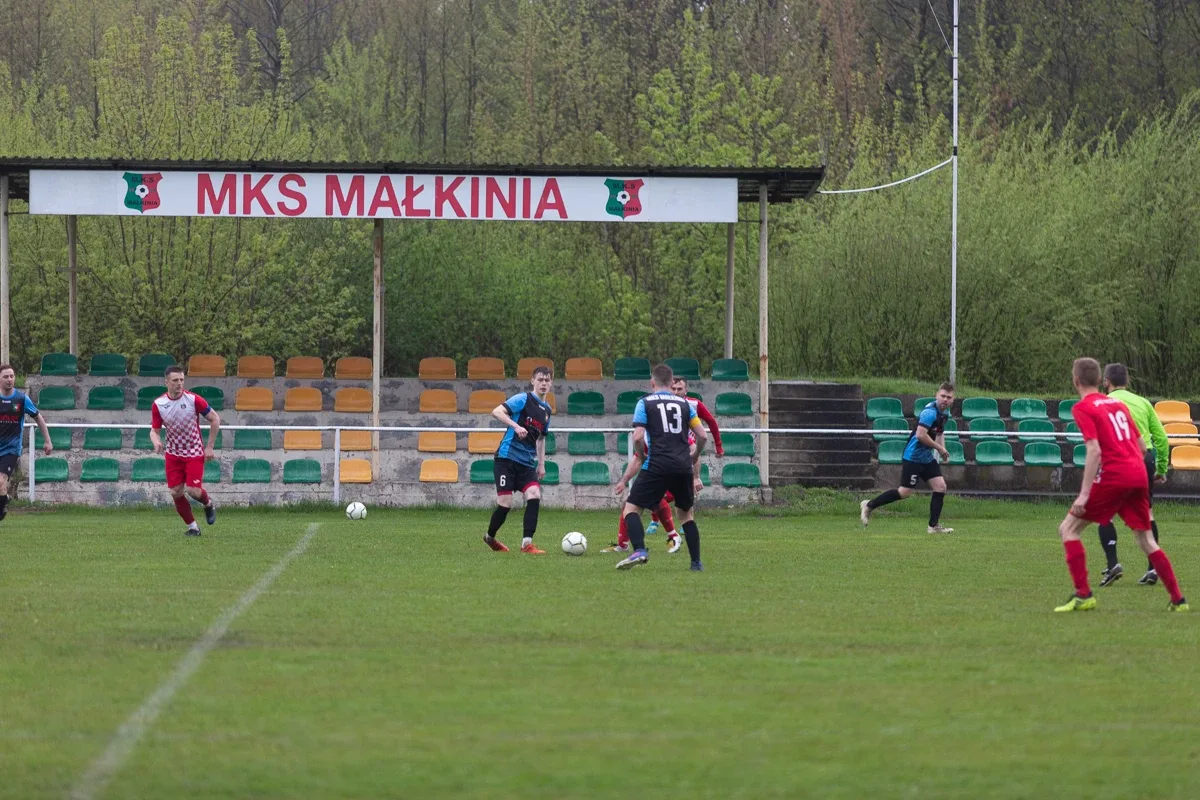Jastrząb poleciał do domu bez punktów. MKS Małkinia górą. Trener miał nosa (zdjęcia)