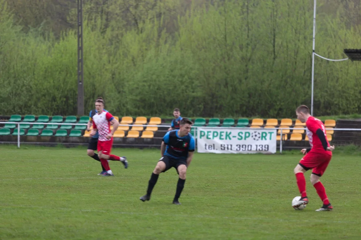 Jastrząb poleciał do domu bez punktów. MKS Małkinia górą. Trener miał nosa (zdjęcia)