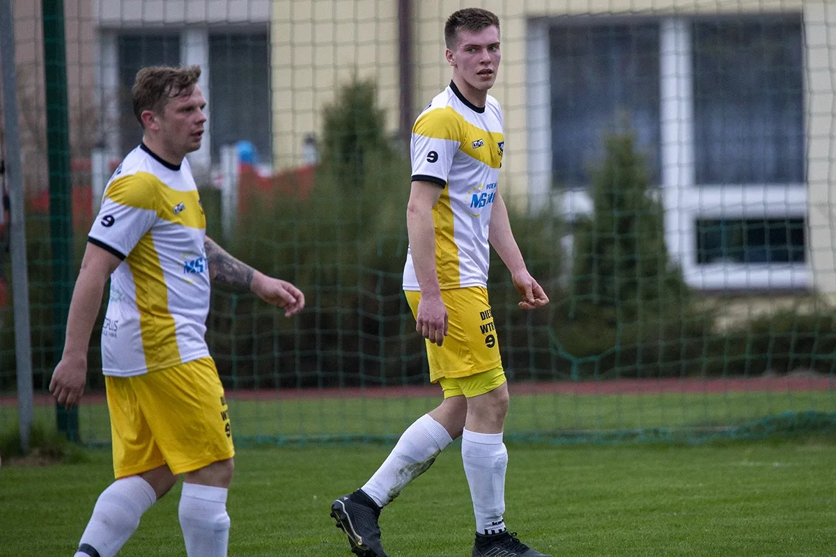 Status quo na górze. Derby na remis