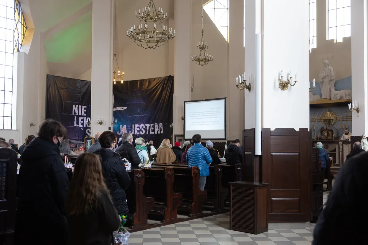 Święcenia pokarmów w Ostrowi Mazowieckiej i Komorowie (zdjęcia)