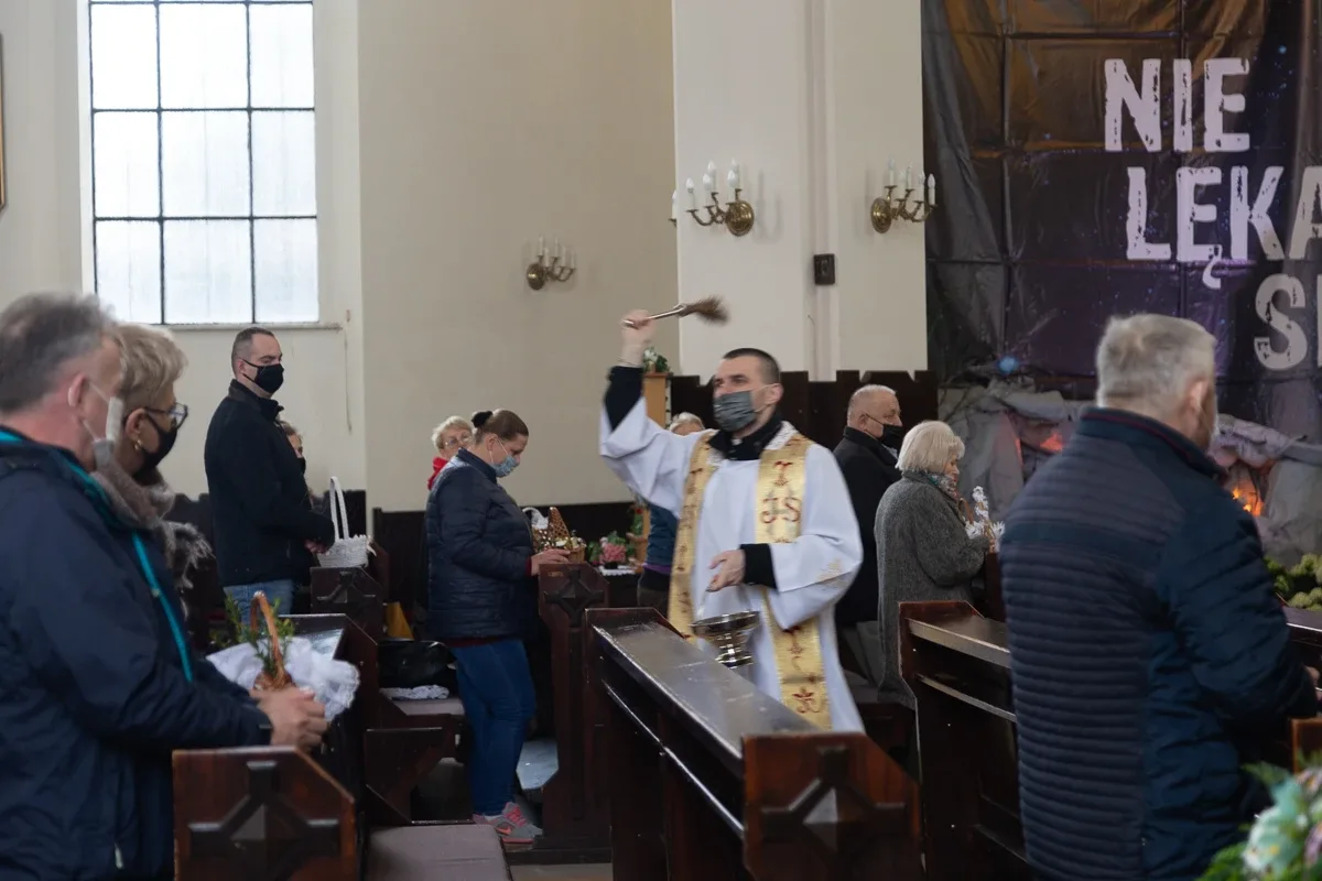Święcenia pokarmów w Ostrowi Mazowieckiej i Komorowie (zdjęcia)