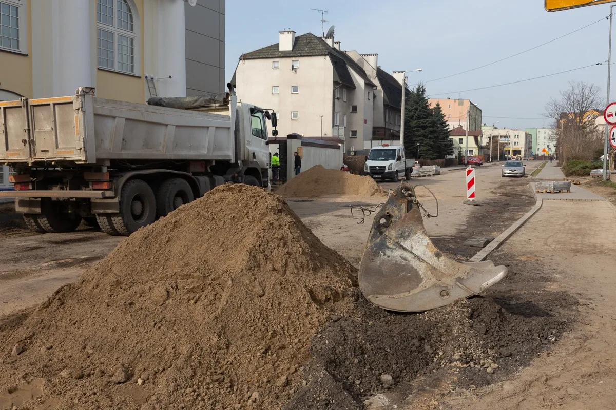 Trwają prace przy ulicy Grota-Roweckiego i 3 Maja (zdjęcia)