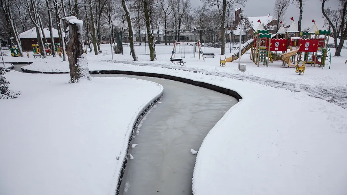Ostrów Mazowiecka pokryta śniegiem (zdjęcia)