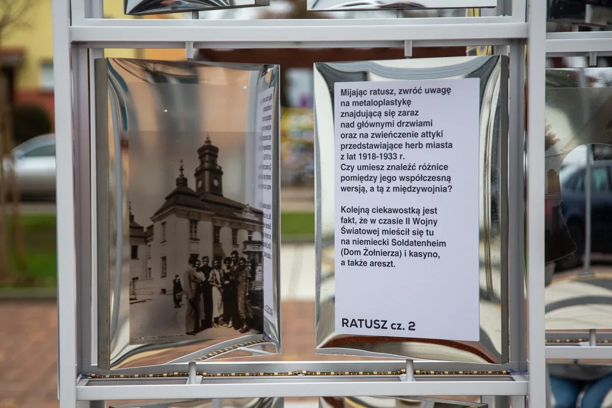 Plenerowa wystawa o historii architektury Ostrowi Mazowieckiej (zdjęcia)