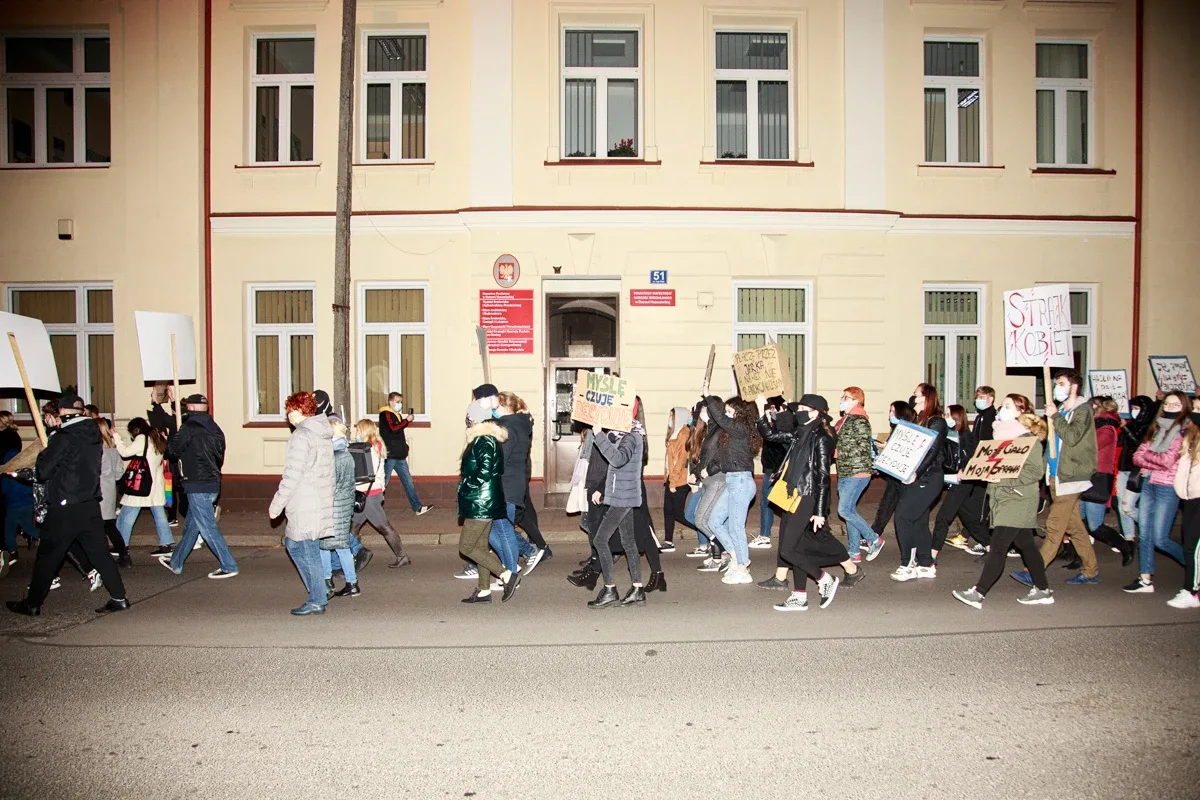 Piątkowy Strajk kobiet w Ostrowi Mazowieckiej (zdjęcia)