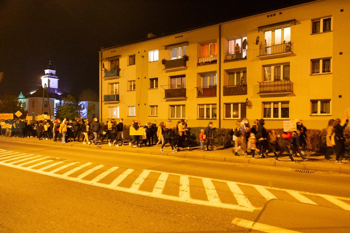 Strajk kobiet w Ostrowi Mazowieckiej. Skandaliczne zachowanie części uczestników (zdjęcia, wideo)