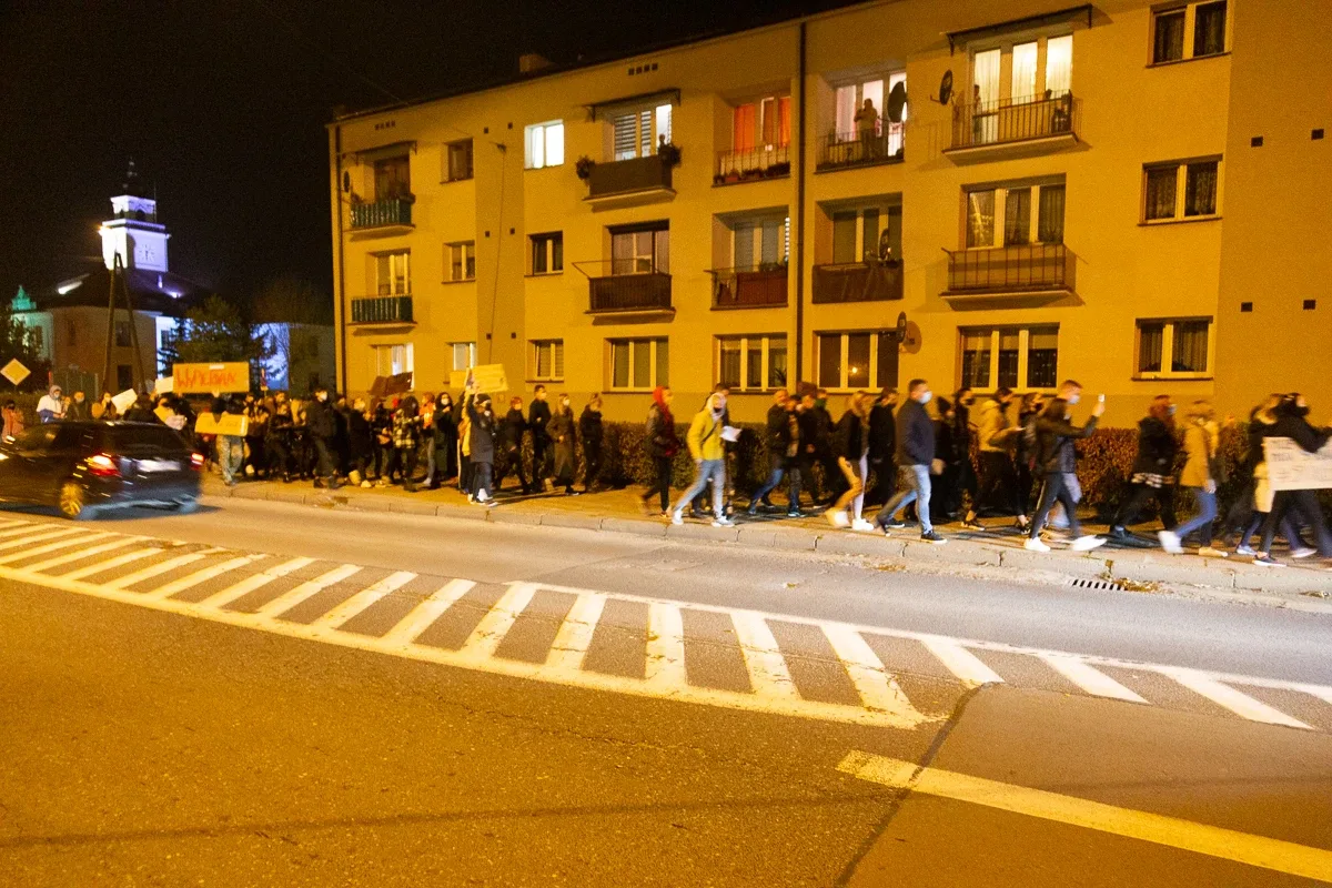 Strajk kobiet w Ostrowi Mazowieckiej. Skandaliczne zachowanie części uczestników (zdjęcia, wideo)